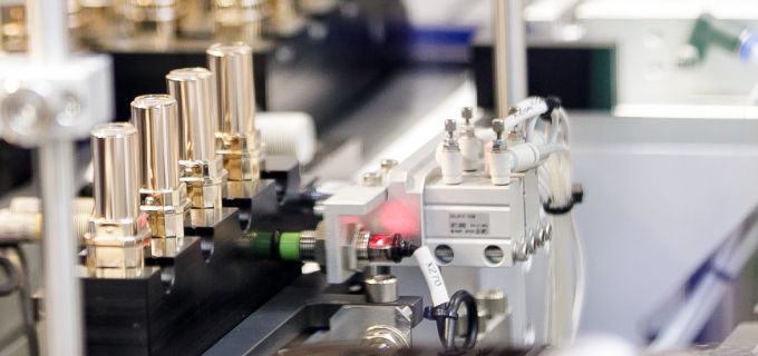 L’EVOLUZIONE DEL MACCHINARIO NELLA COSMETICA: FONDAMENTALI, TECNOLOGIA DIGITALE E SOSTENIBILITÀ