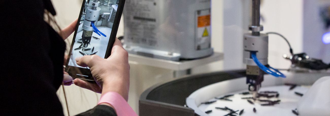 image L’EVOLUZIONE DEL MACCHINARIO NELLA COSMETICA: FONDAMENTALI, TECNOLOGIA DIGITALE E SOSTENIBILITÀ